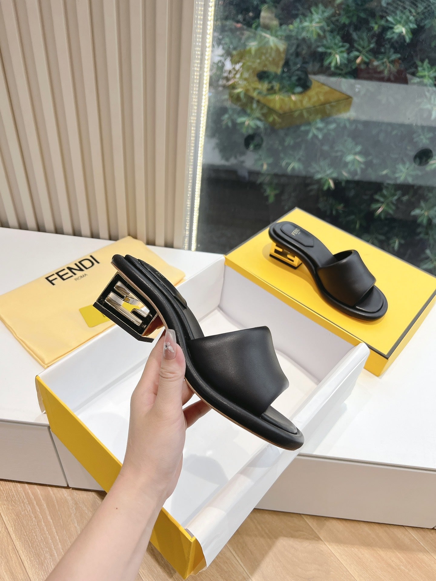 Luxury FendiFF Baguette Slides Women 45 Nappa Leather Black