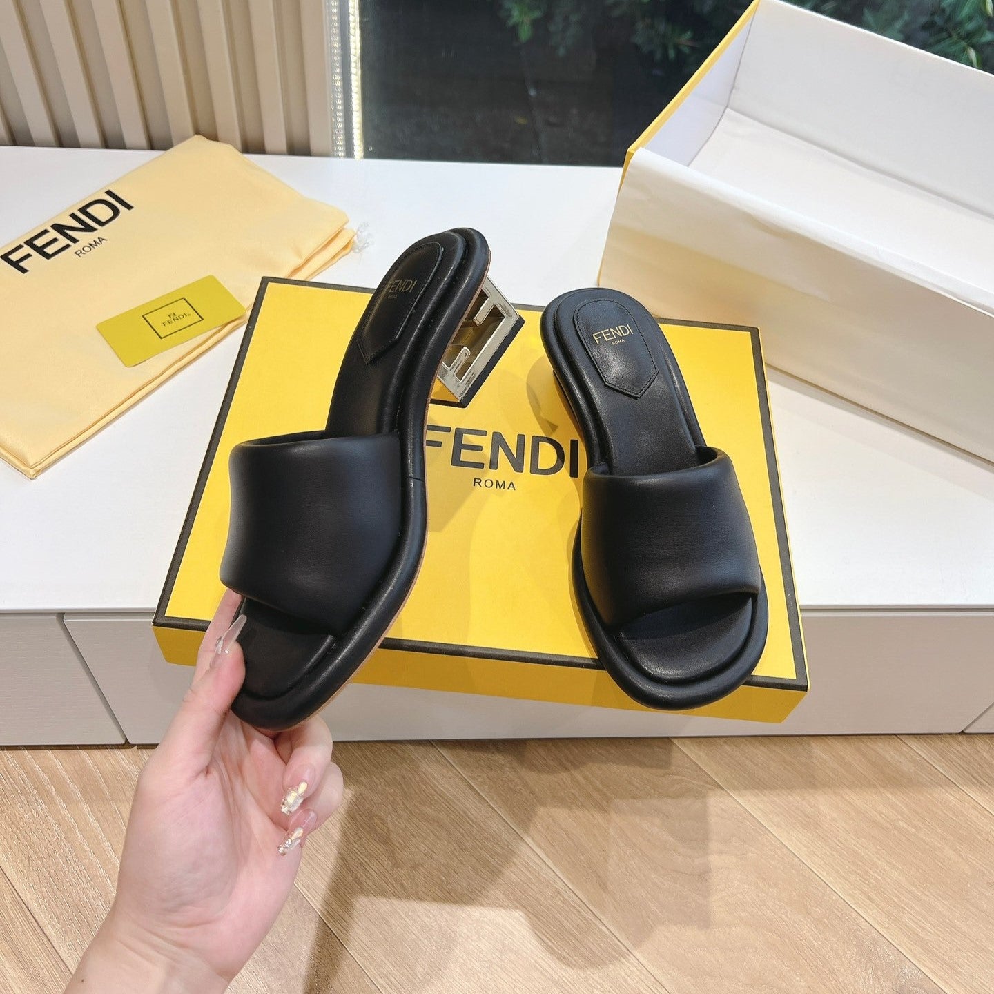 Luxury FendiFF Baguette Slides Women 45 Nappa Leather Black