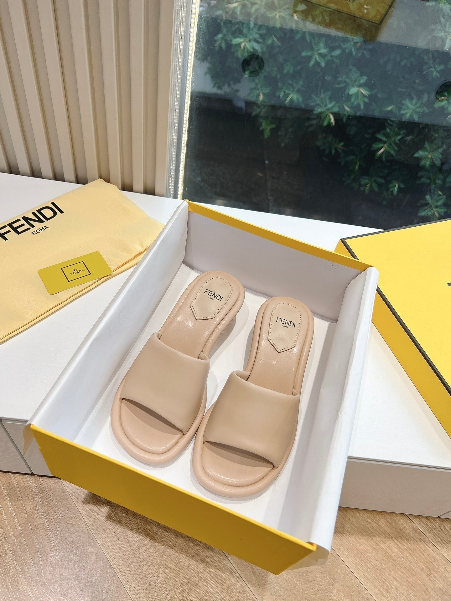 Luxury FendiFF Baguette Slides Women 45 Nappa Leather Beige