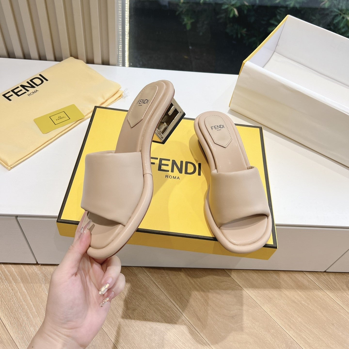 Luxury FendiFF Baguette Slides Women 45 Nappa Leather Beige