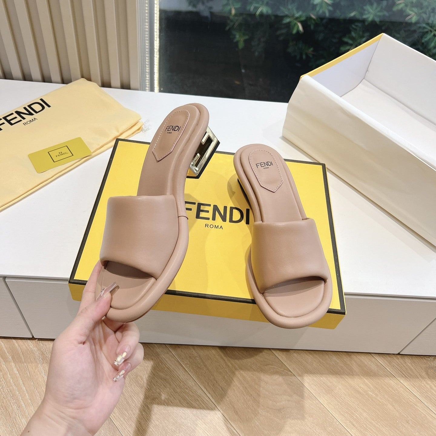 Luxury FendiFF Baguette Slides Women 45 Nappa Leather Light Brown