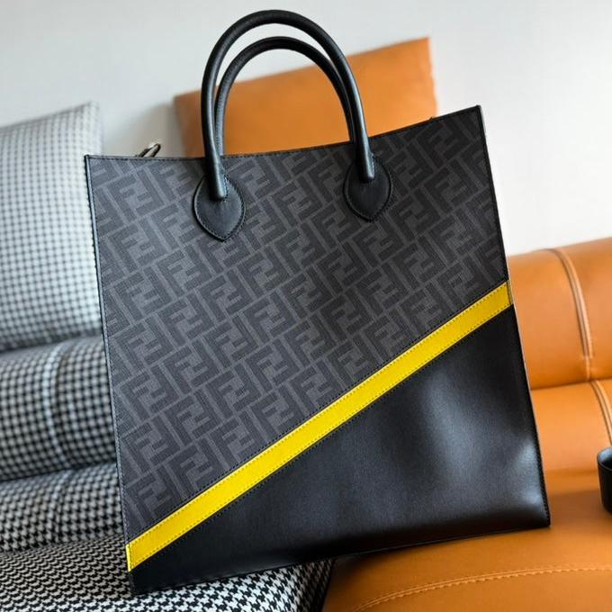 Luxury FendiLuxury Fendi38 BAG FF MONOGRAM FF BLACK CALFSKIN WITH STRAP