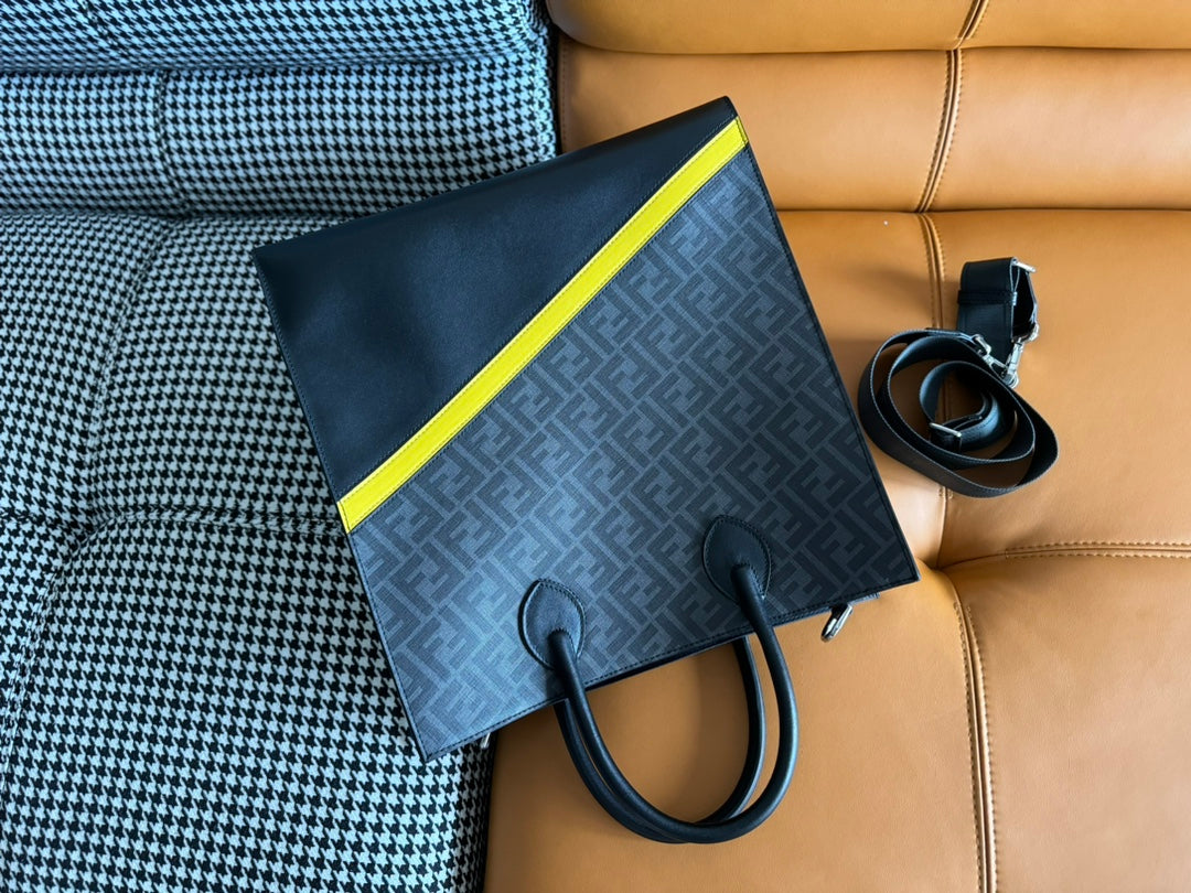 Luxury FendiLuxury Fendi38 BAG FF MONOGRAM FF BLACK CALFSKIN WITH STRAP