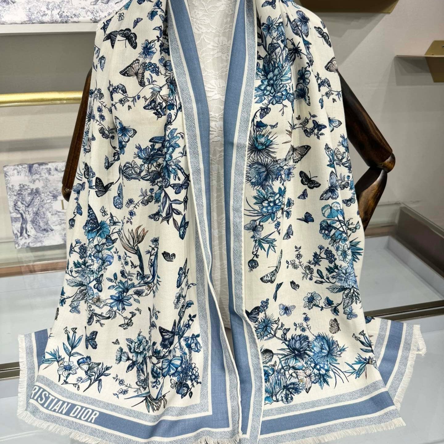 Luxury DiorSCARF 180 CM IN WHITE MIX LIGHT BLUE CASHMERE AND SILK 408420