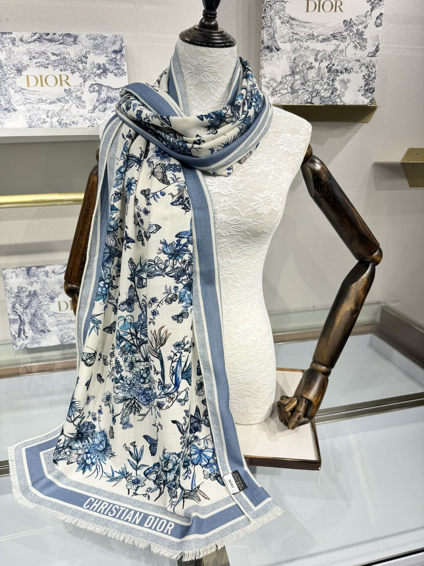 Luxury DiorSCARF 180 CM IN WHITE MIX LIGHT BLUE CASHMERE AND SILK 408420