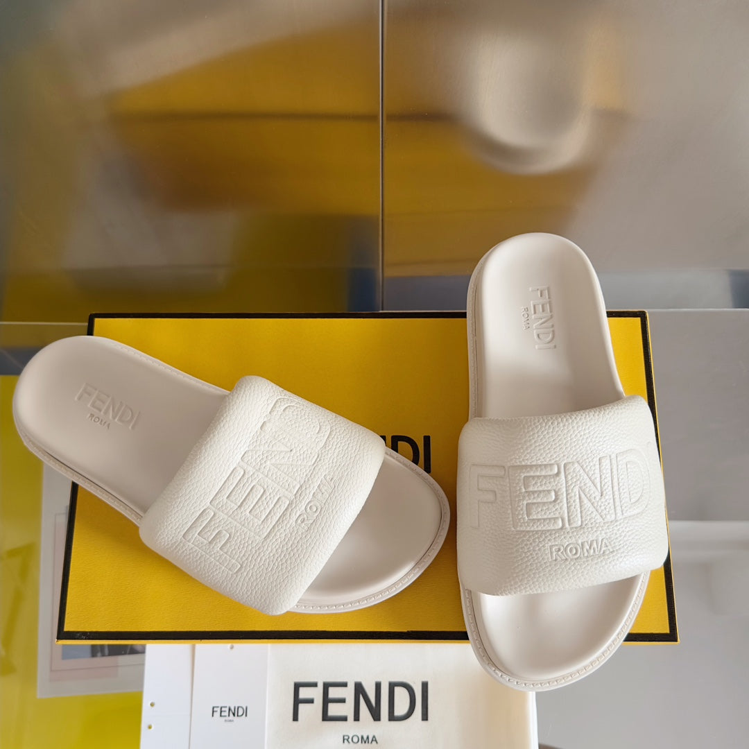 Luxury FendiLuxury FendiROMA SLIDES IN WHITE  FUSSBETT LAMBSKIN