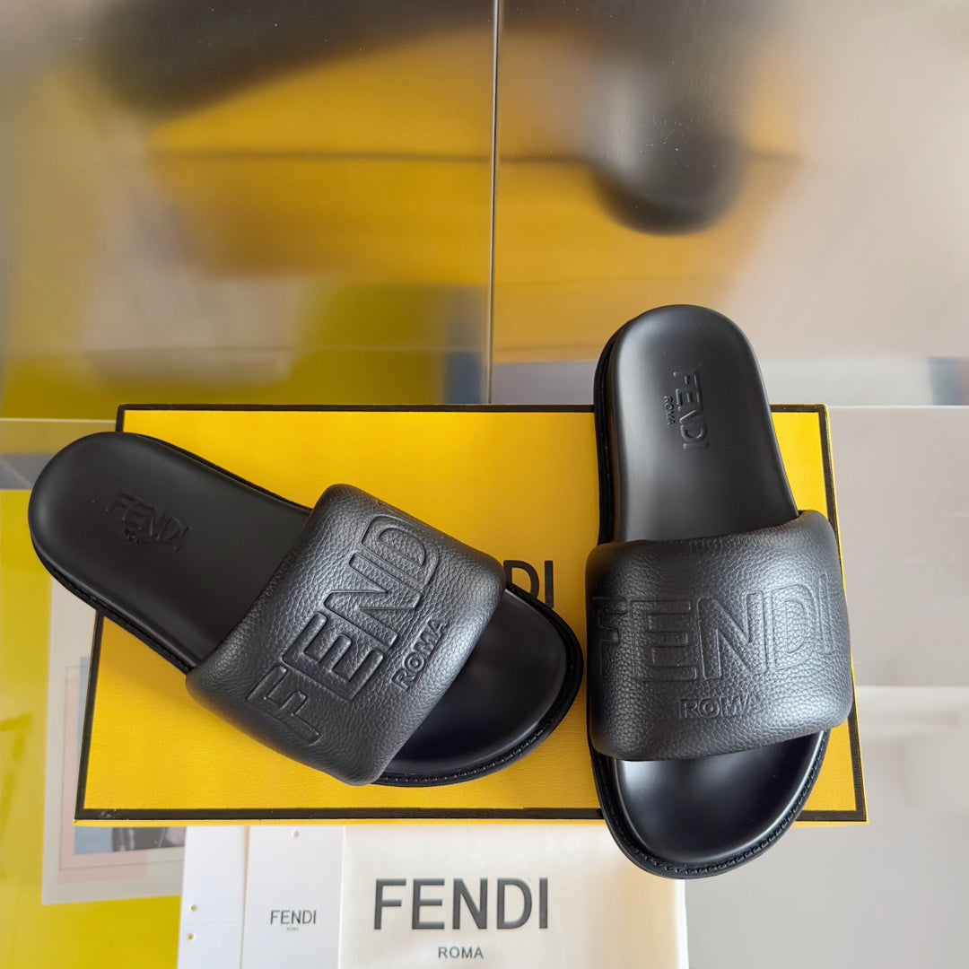Luxury FendiLuxury FendiROMA SLIDES IN BLACK  FUSSBETT LAMBSKIN