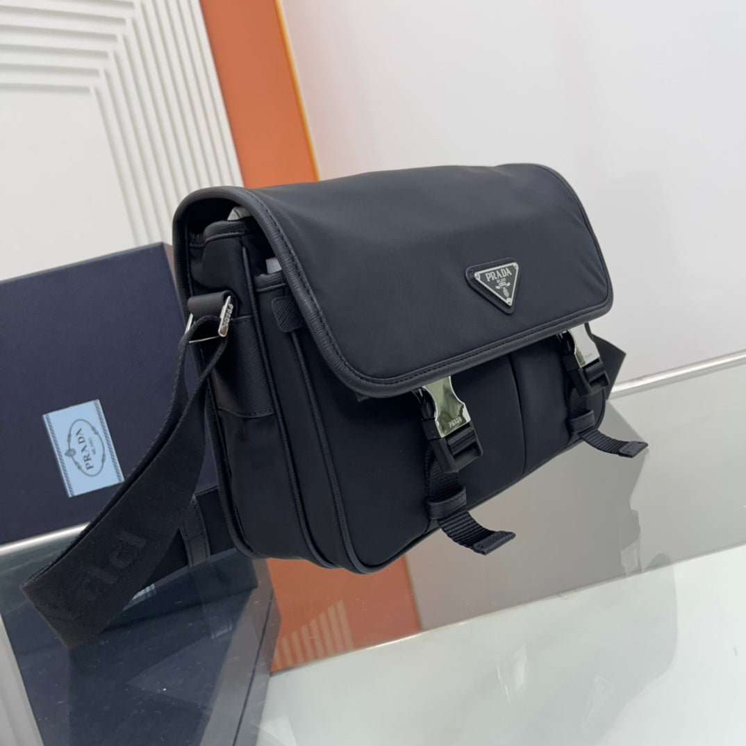 Luxury PradaSMALL 26 SHOULDERBAG IN BLACK SAFFIANO LEATHER
