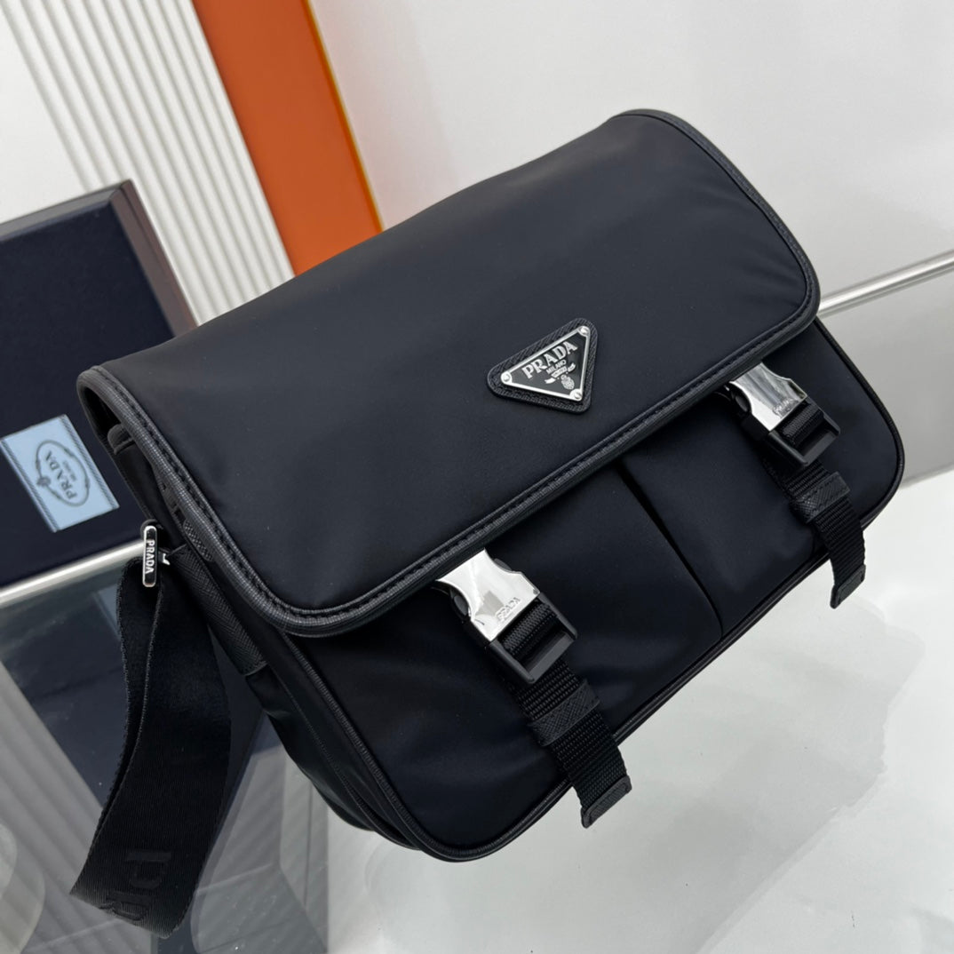 Luxury PradaSMALL 26 SHOULDERBAG IN BLACK SAFFIANO LEATHER