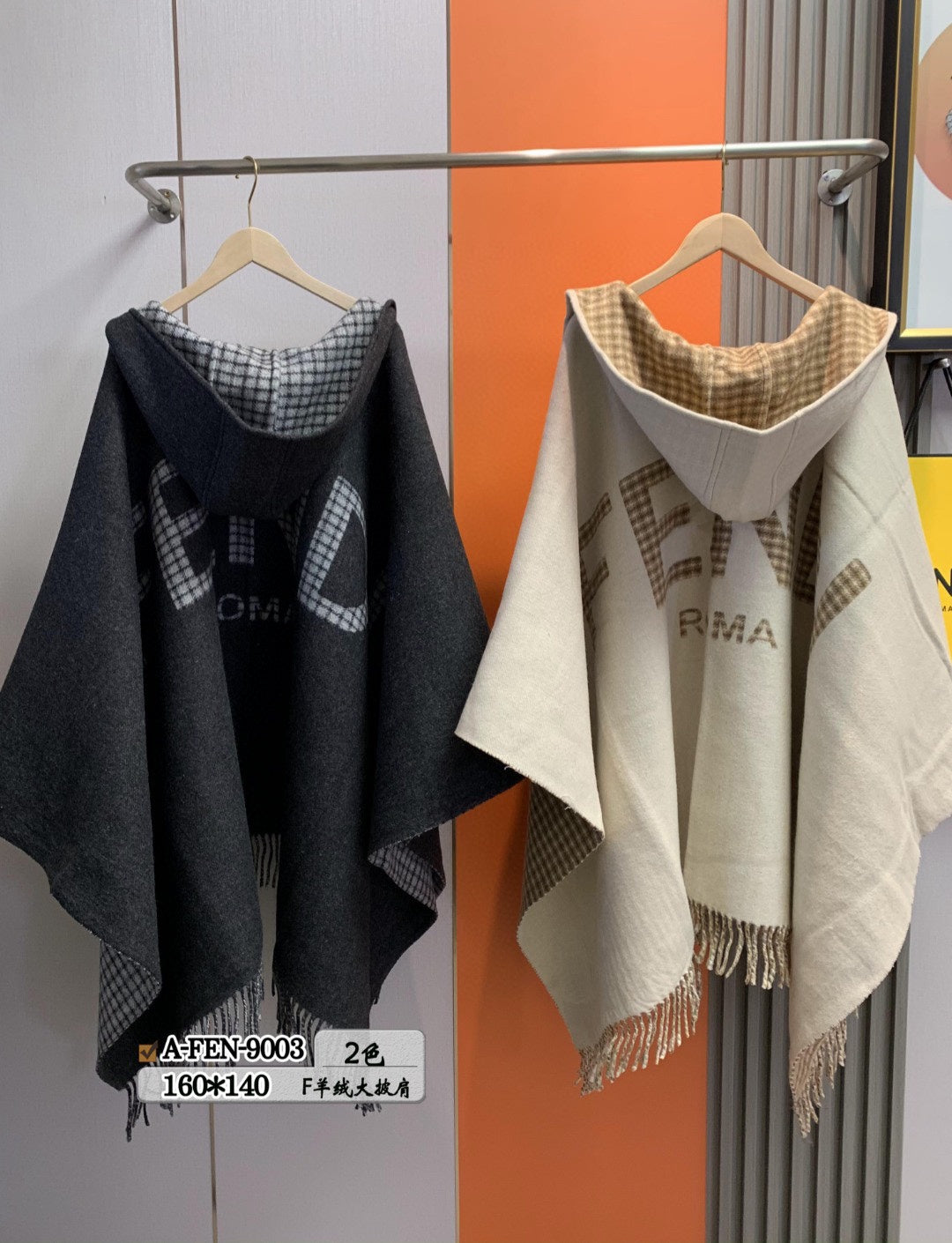 Luxury FendiFFPONCHO 160 CM IN BLACK CASHMERE AND WOOL