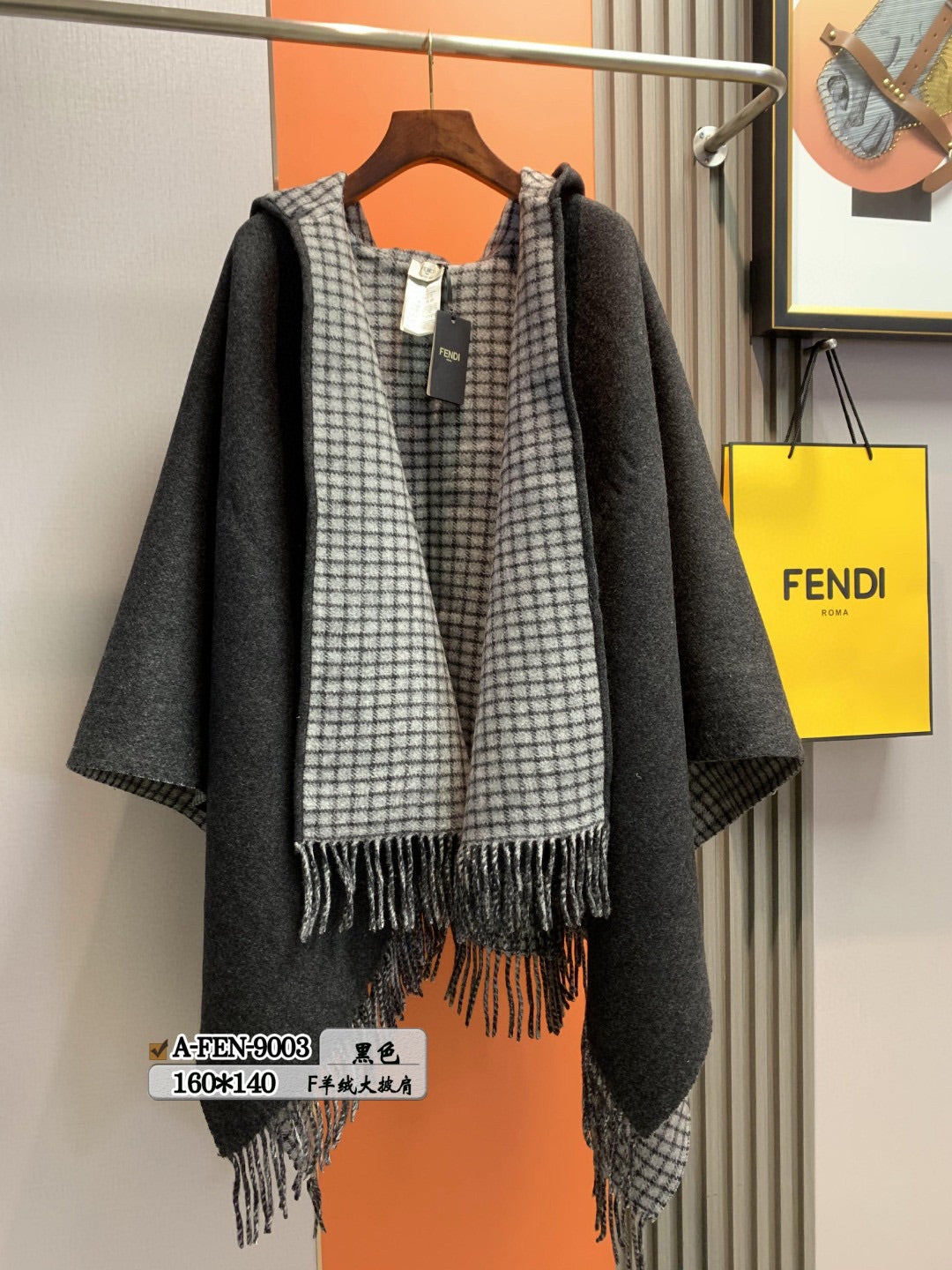 Luxury FendiFFPONCHO 160 CM IN BLACK CASHMERE AND WOOL