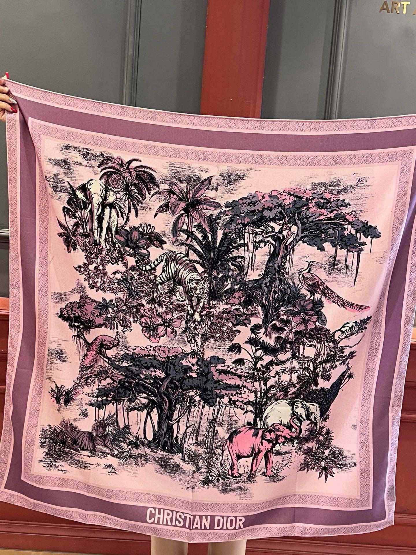 Luxury DiorSQUARE SCARF 110 CM IN COLORFUL SILK VELEVET 389724
