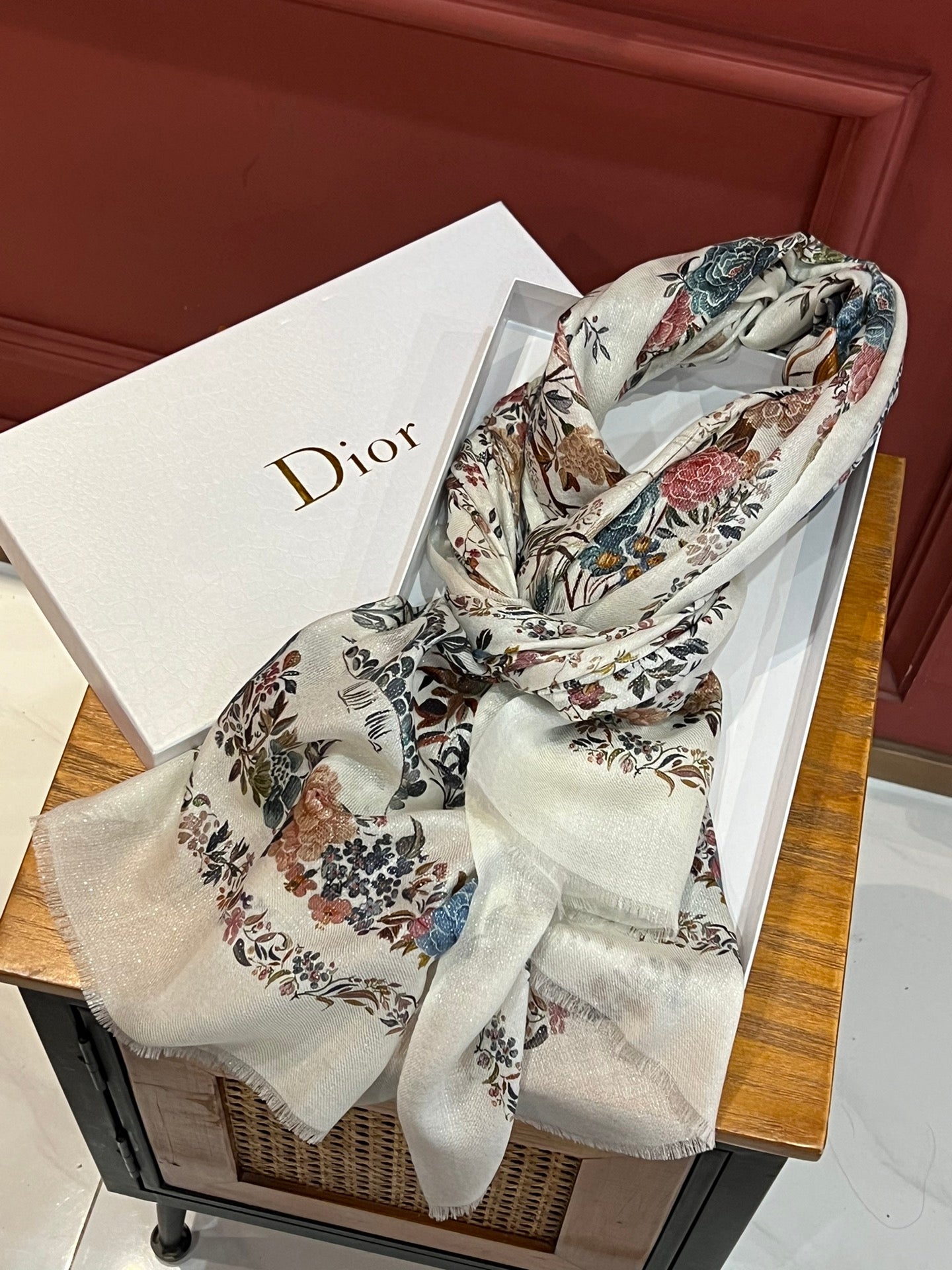Luxury DiorSCARF 200 CM IN WHITE MIX COLORFUL CASHMERE 413823