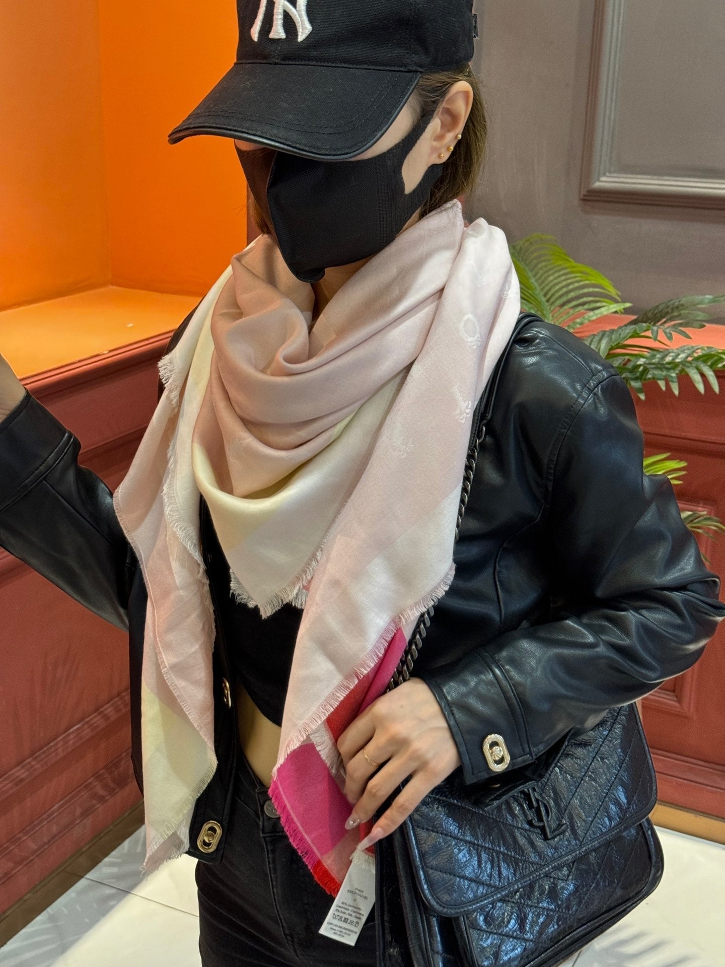 Luxury DiorSHAWL 140 CM IN LIGHT PINK CASHMERE AND SILK 413801