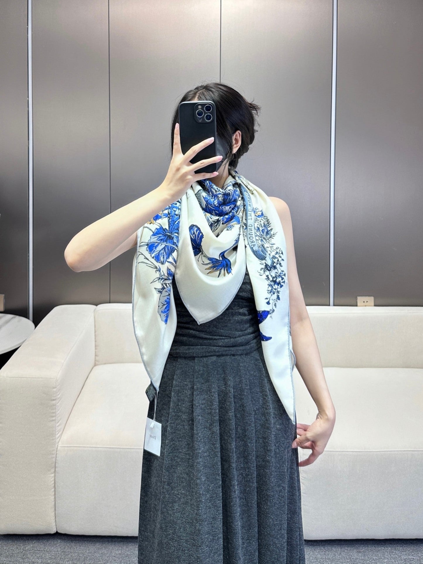 Luxury DiorSQUARE SCARF 140 CM IN WHITE MIX COBALT BLUE CASHMERE AND SILK 390940