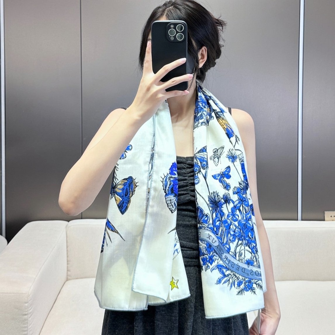 Luxury DiorSQUARE SCARF 140 CM IN WHITE MIX COBALT BLUE CASHMERE AND SILK 390940