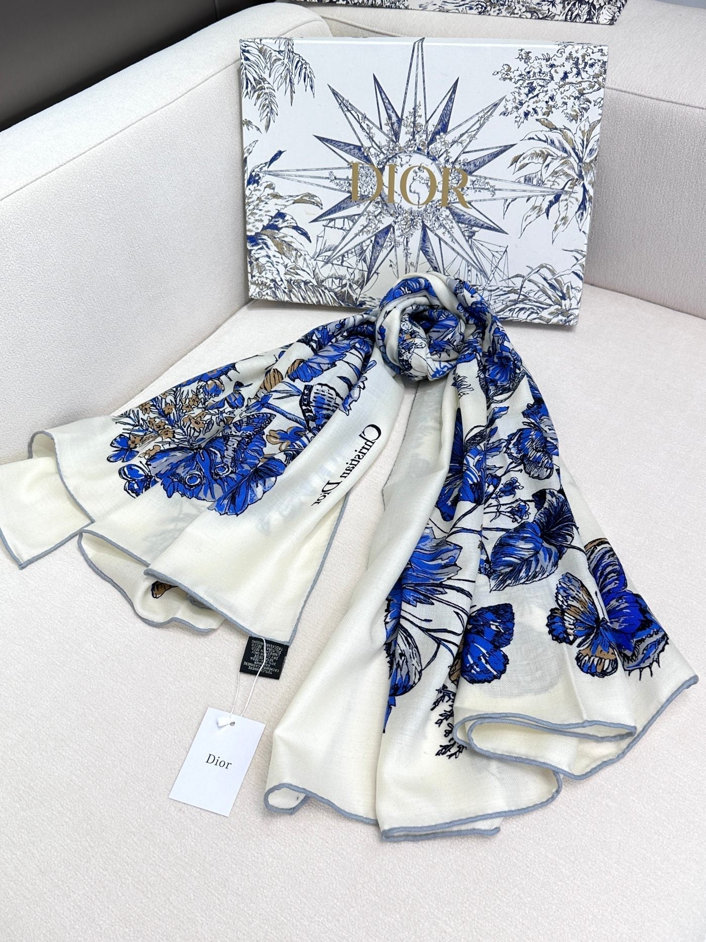 Luxury DiorSQUARE SCARF 140 CM IN WHITE MIX COBALT BLUE CASHMERE AND SILK 390940