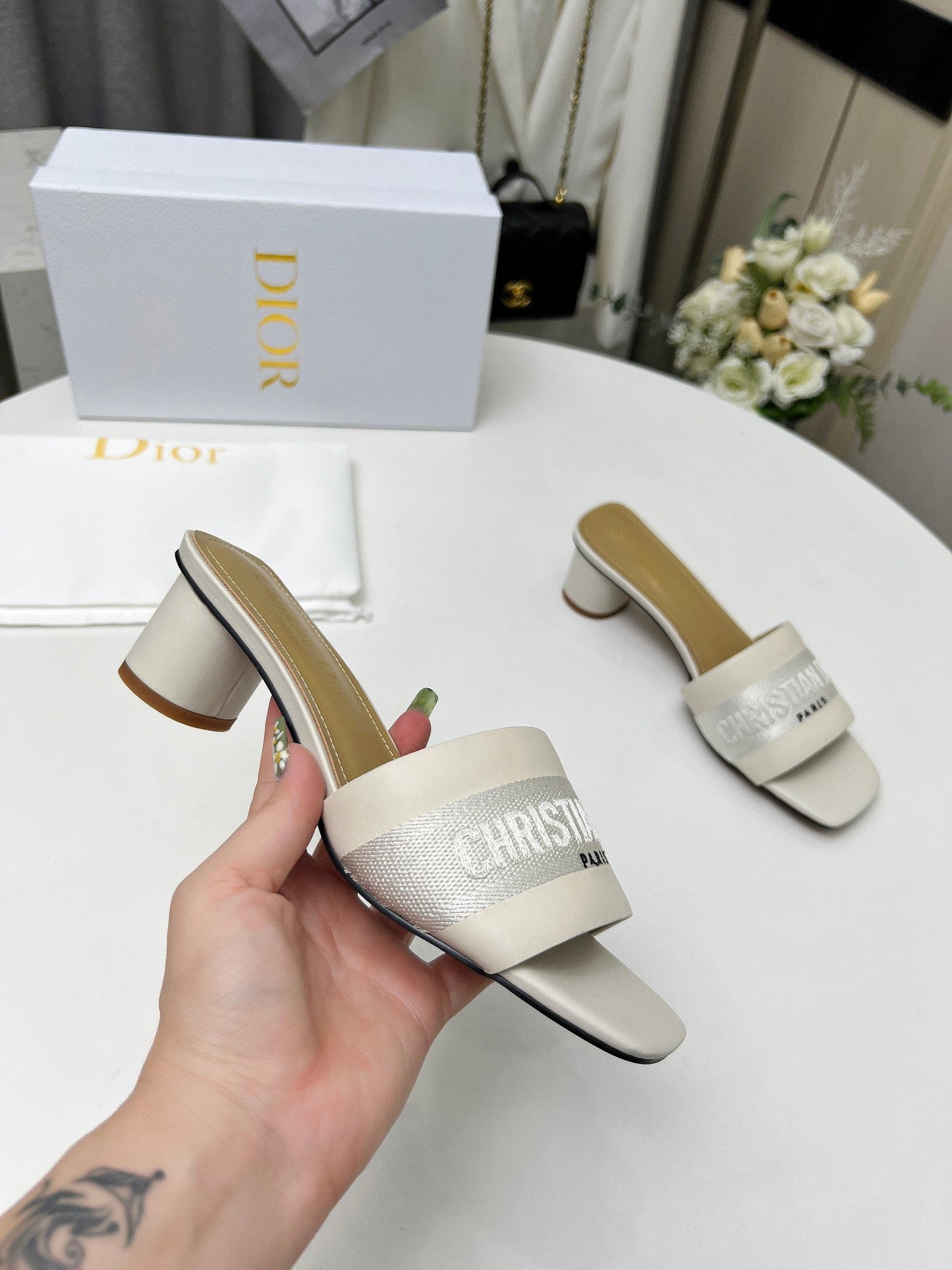 Luxury Diordway 45 cream canvas calfskin