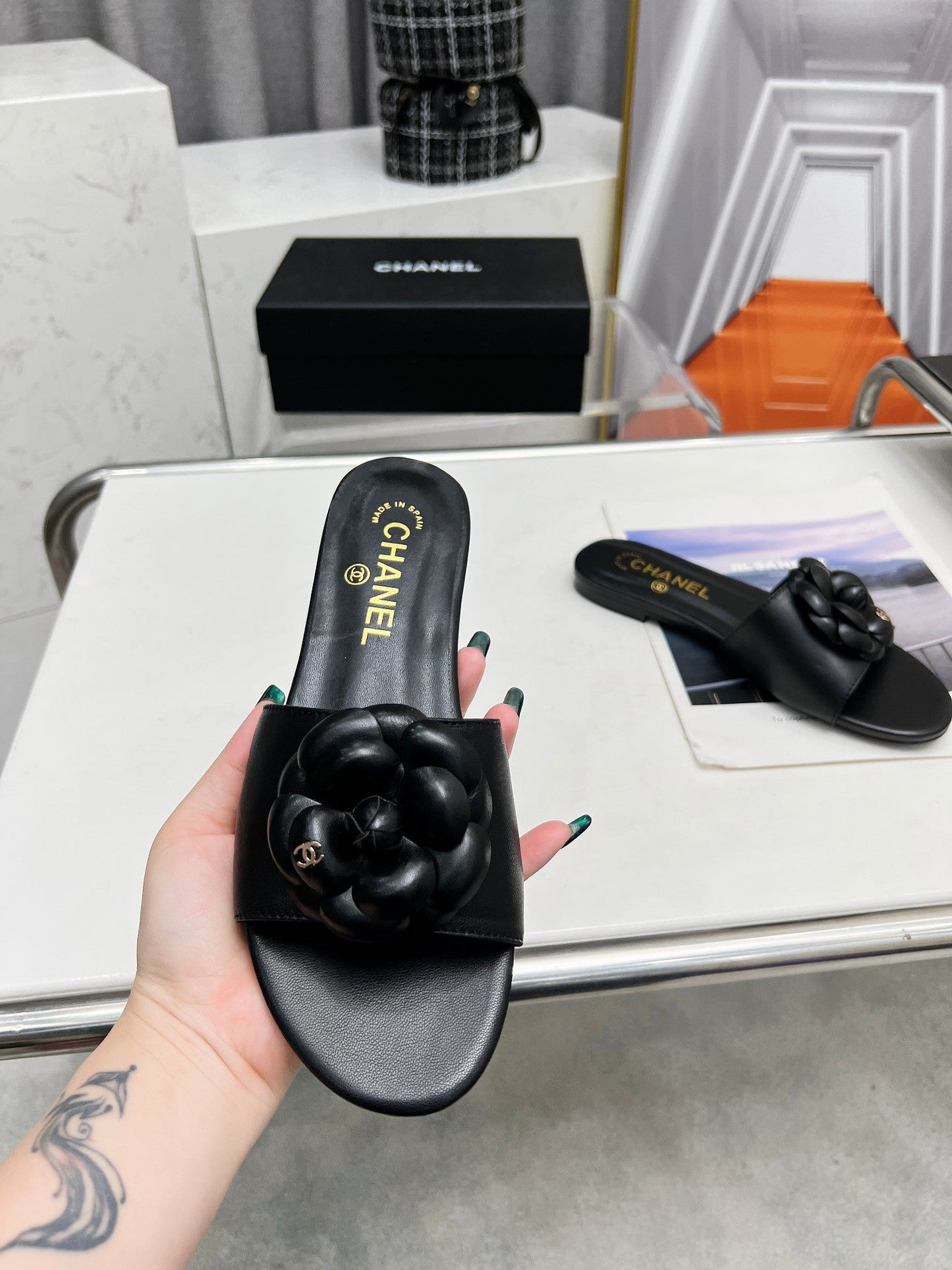 Luxury Chanel mule sandal flower black calfskin
