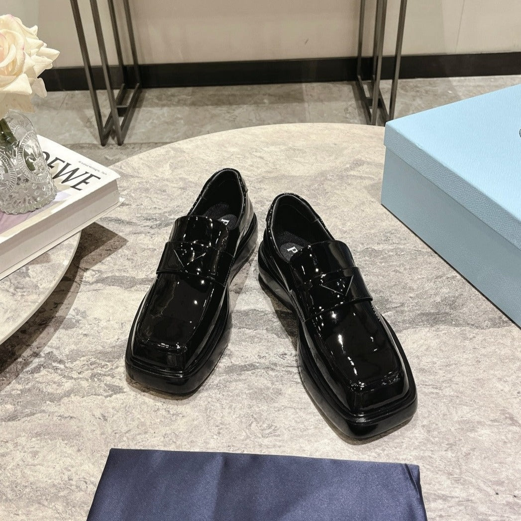 Luxury PradaSQUARE HEAD LACE-UP LOAFERS GLOSSY BLACK CALFSKIN