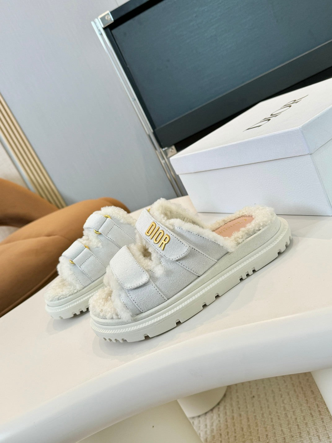Luxury Dior DIORact Slide White Suede And Fleece Lining