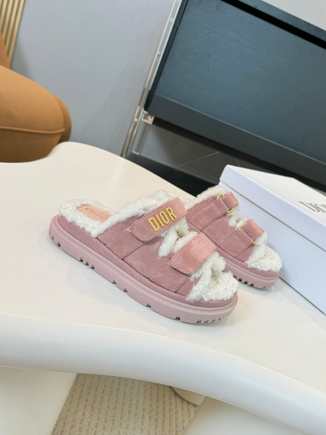 Luxury Dior DIORact Slide Pink Suede And Fleece Lining