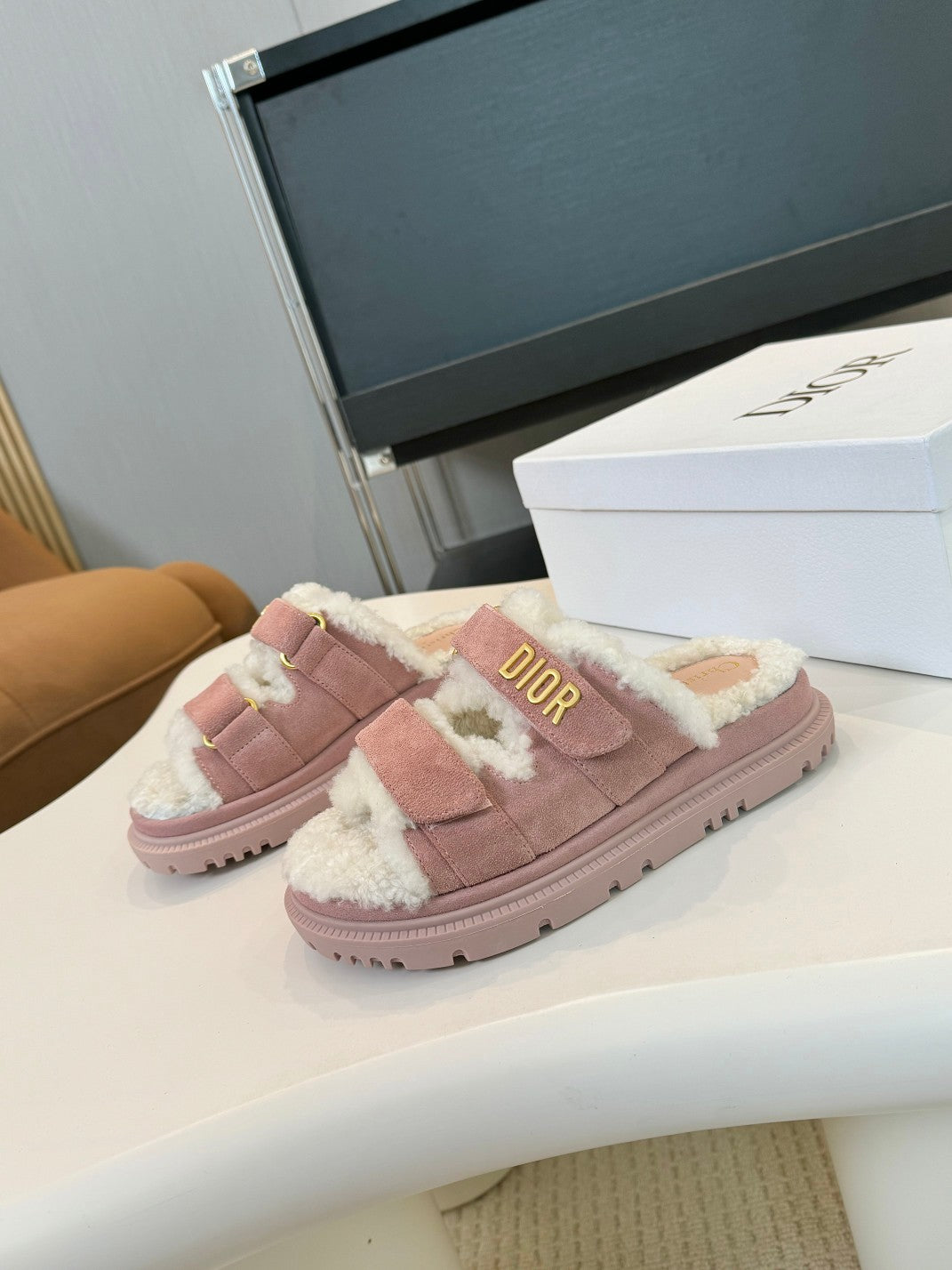 Luxury Dior DIORact Slide Pink Suede And Fleece Lining