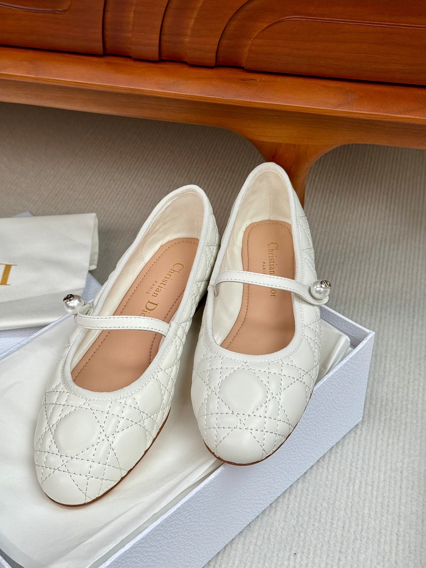 Luxury Diorballet flat white lambskin mop middle