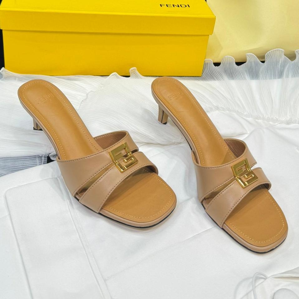 Luxury FendiLuxury FendiMEDIUM-HEELED 55 MM MULE IN BRONZE BROWN LAMBSKIN WITH GOLD HARDWARE
