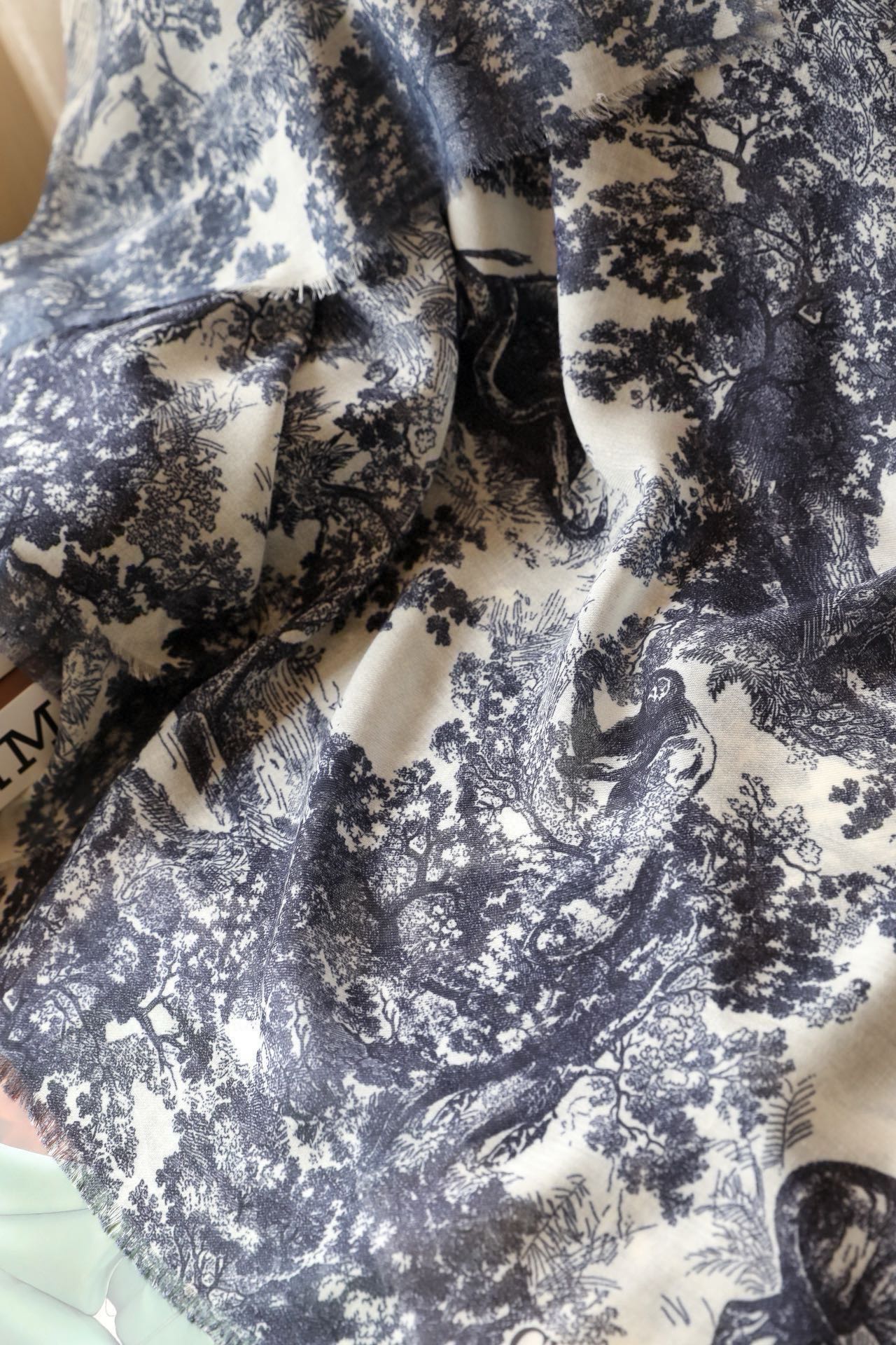 Luxury DiorSCARF 180 CM IN STONE BLUE SILK AND CASHMERE 418263