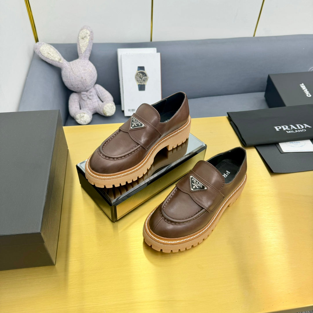 Luxury PradaLOAFER WITH TRIANGLE LOGO IN CHOCOLATE BROWN CALFSKIN
