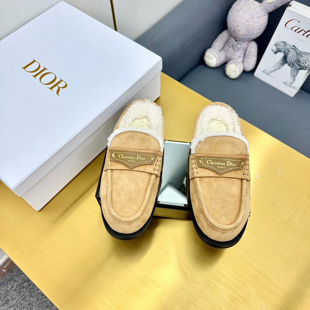 Luxury DiorBoy Mule In Beige Vintage Suede With Wool Fleece Lining 111830