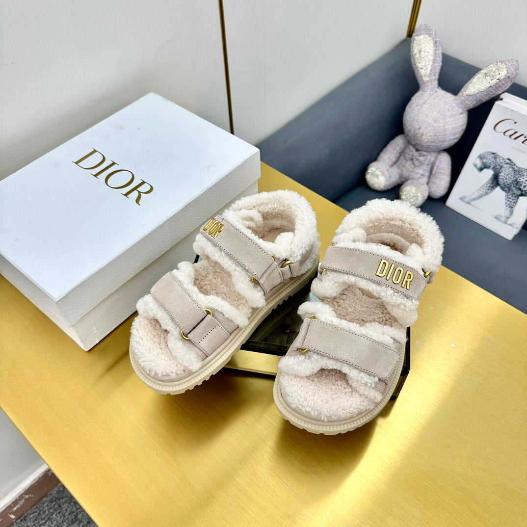 Luxury Dior DIORact Sandal In Light Grey Suede And Wool Fleece Lining 111044