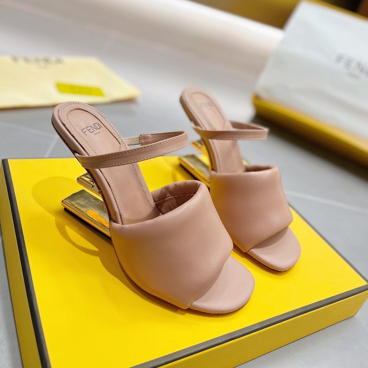 Luxury FendiLuxury FendiBAGUETTE HIGH-HEEL SANDALS 8 CM IN CAMEL BROWN CALFSKIN
