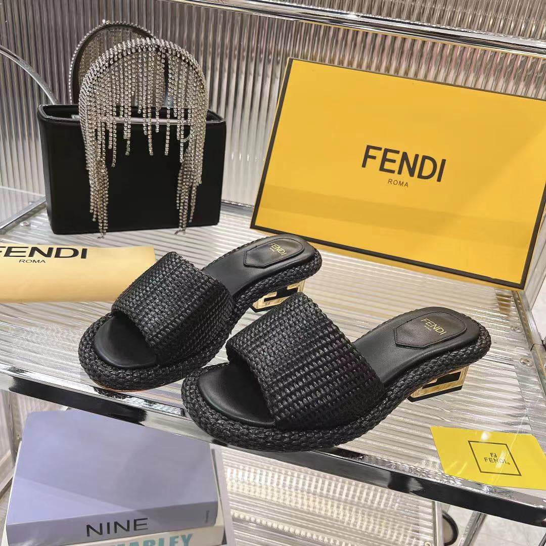 Luxury FendiLuxury FendiBAGUETTE SLIDES WOMEN IN BLACK RAFFIA