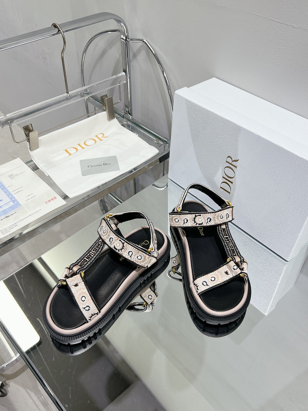 Luxury DiorD-Wave Sandal In Light Pink Black Cowhide 100761