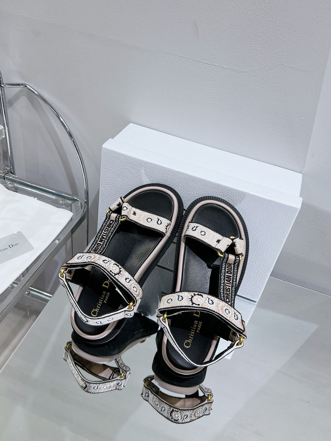 Luxury DiorD-Wave Sandal In Light Pink Black Cowhide 100761