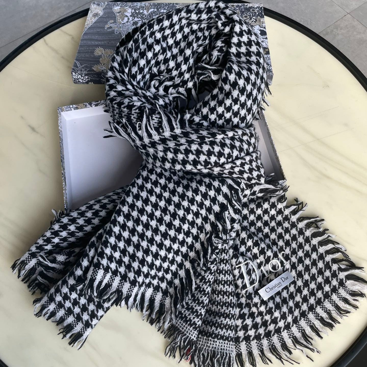 Luxury DiorHOUNDSTOOTH SCARF 200 CM IN BLACK MIX WHITE WOOL 399969