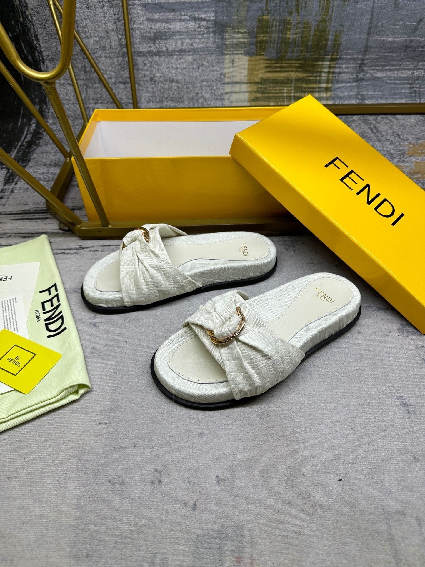 Luxury FendiFF Feel 10 White FF jacquard Slide