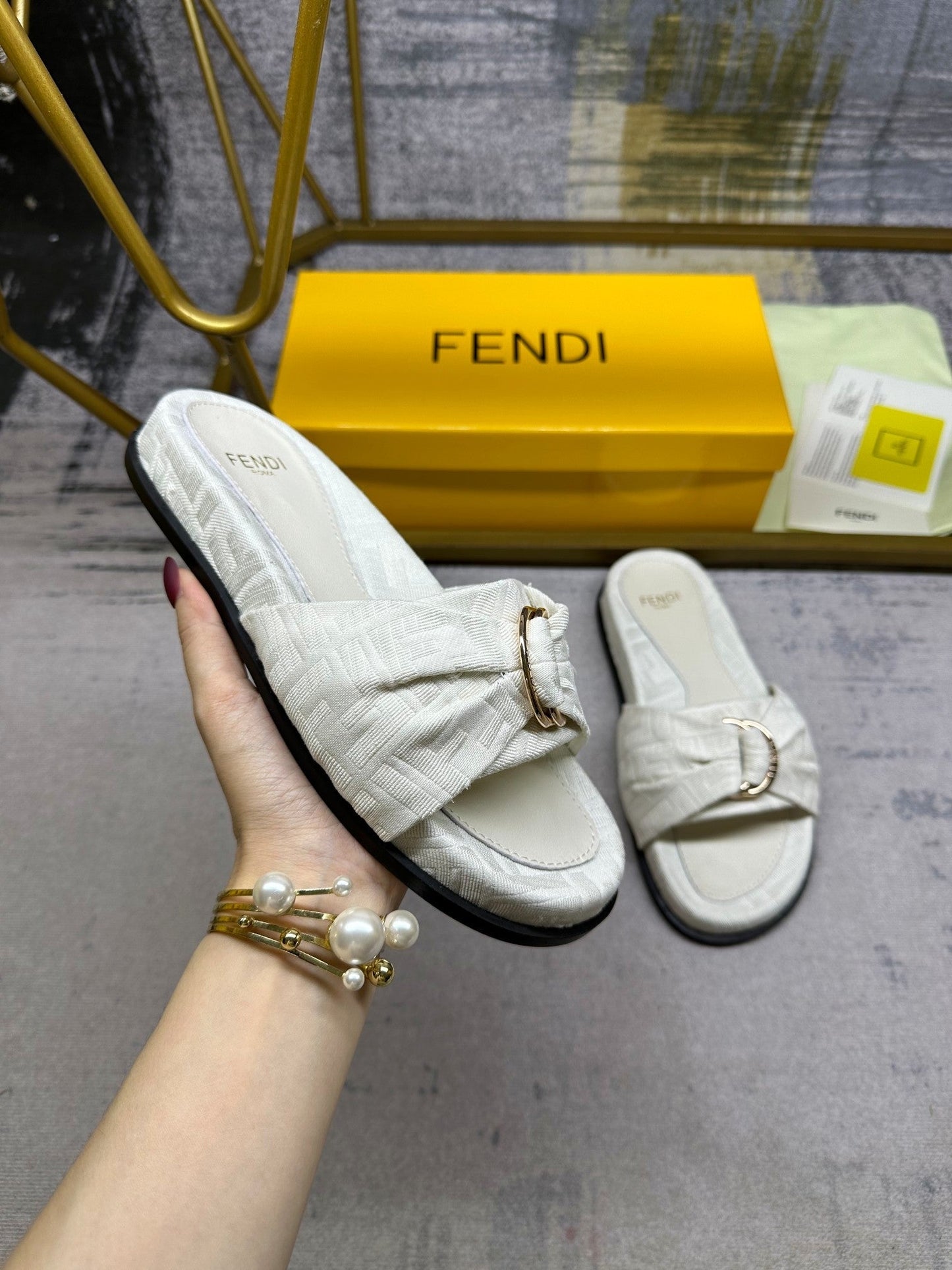 Luxury FendiFF Feel 10 White FF jacquard Slide