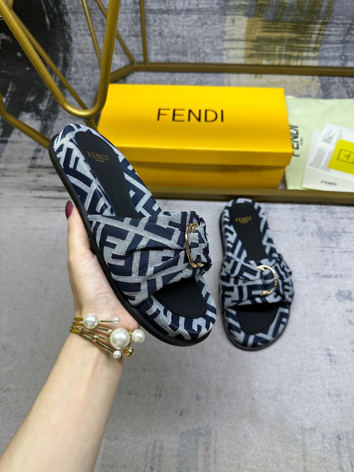 Luxury FendiFF Feel 10 Black Grey FF jacquard Slide