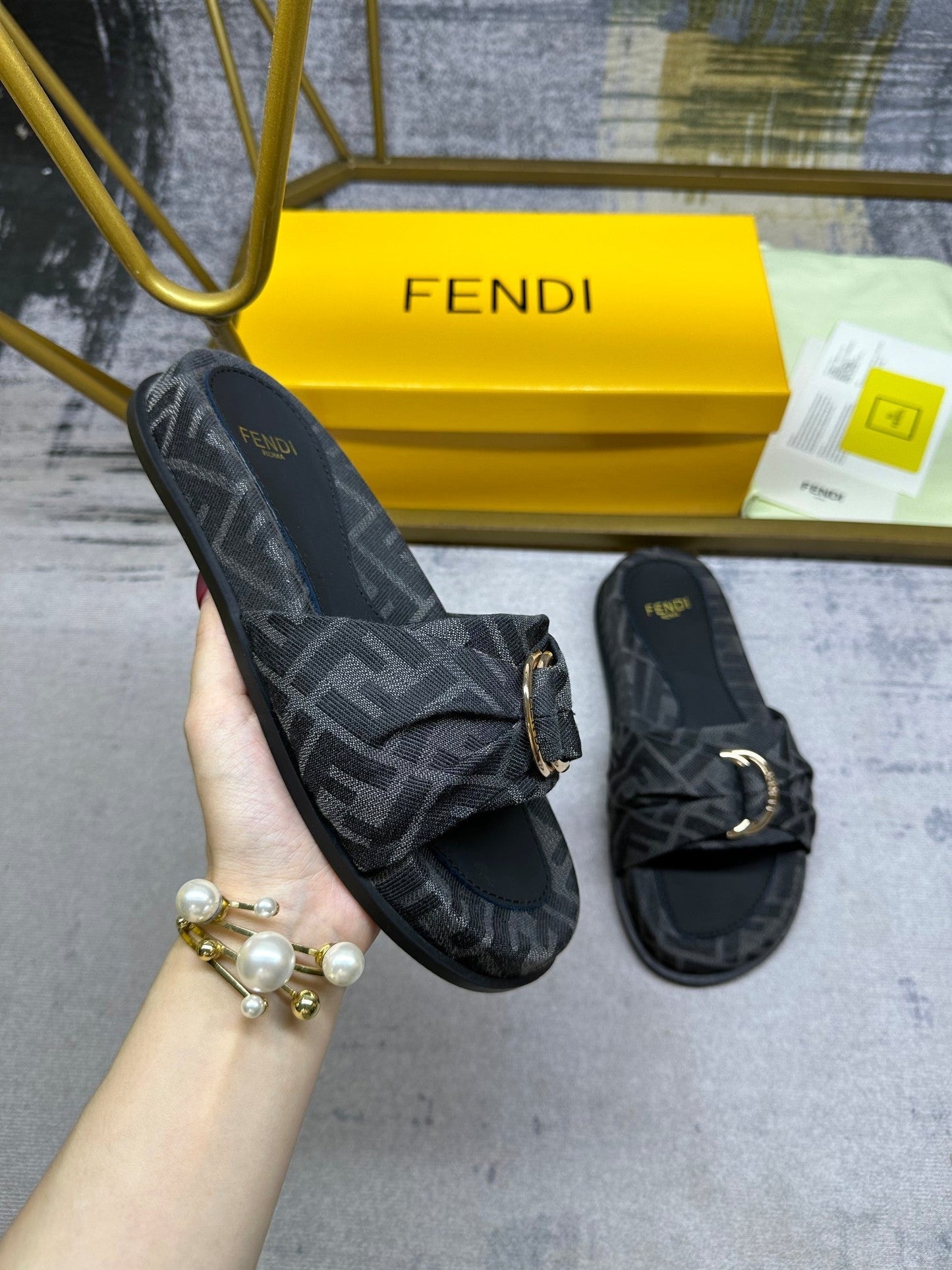 Luxury FendiFF Feel 10 Black FF jacquard Slide