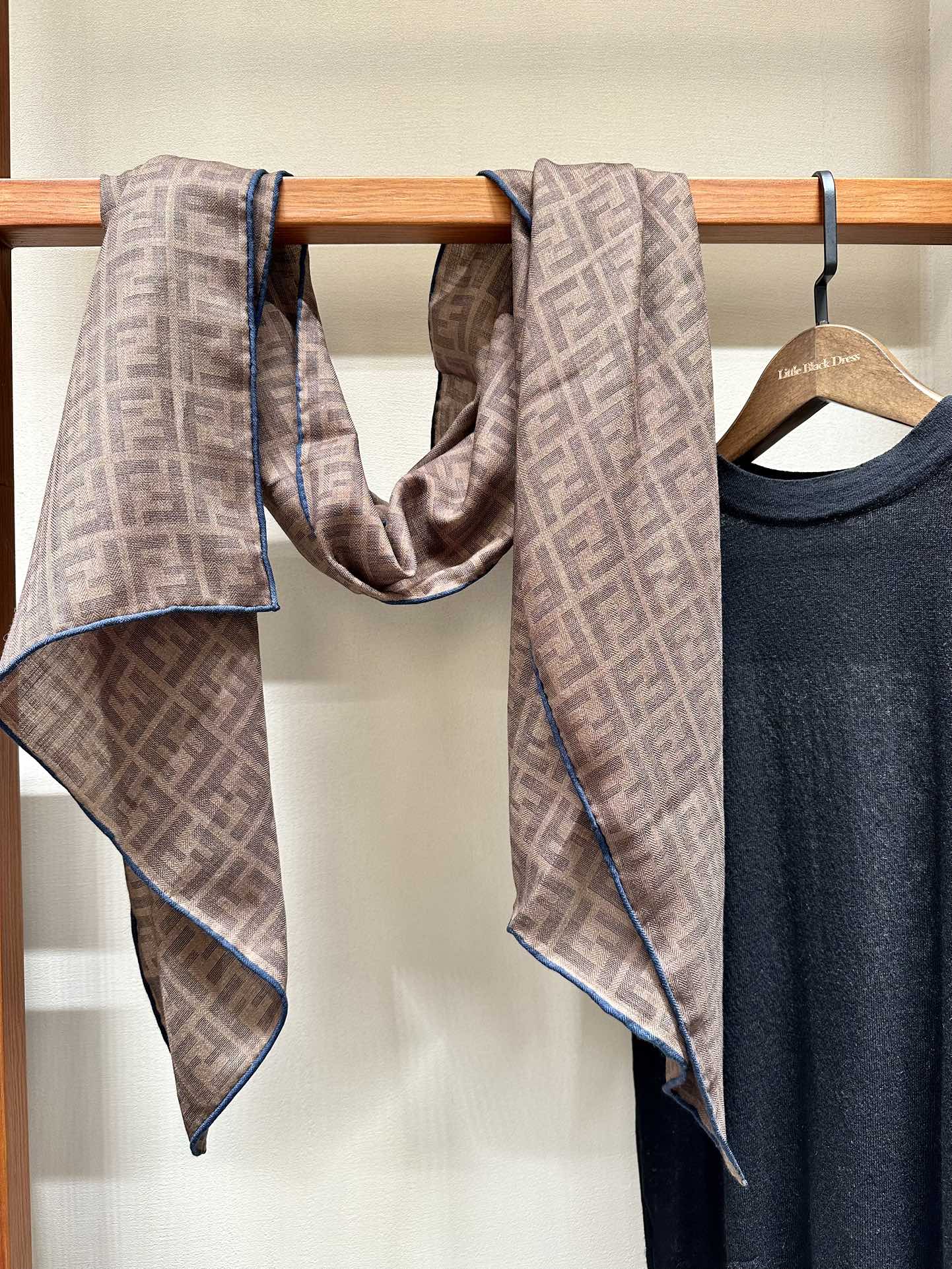 Luxury FendiFF SHAWL 185 CM IN COFFEE BROWN SILK AND WOOL WITH BLUE BORDER 413672