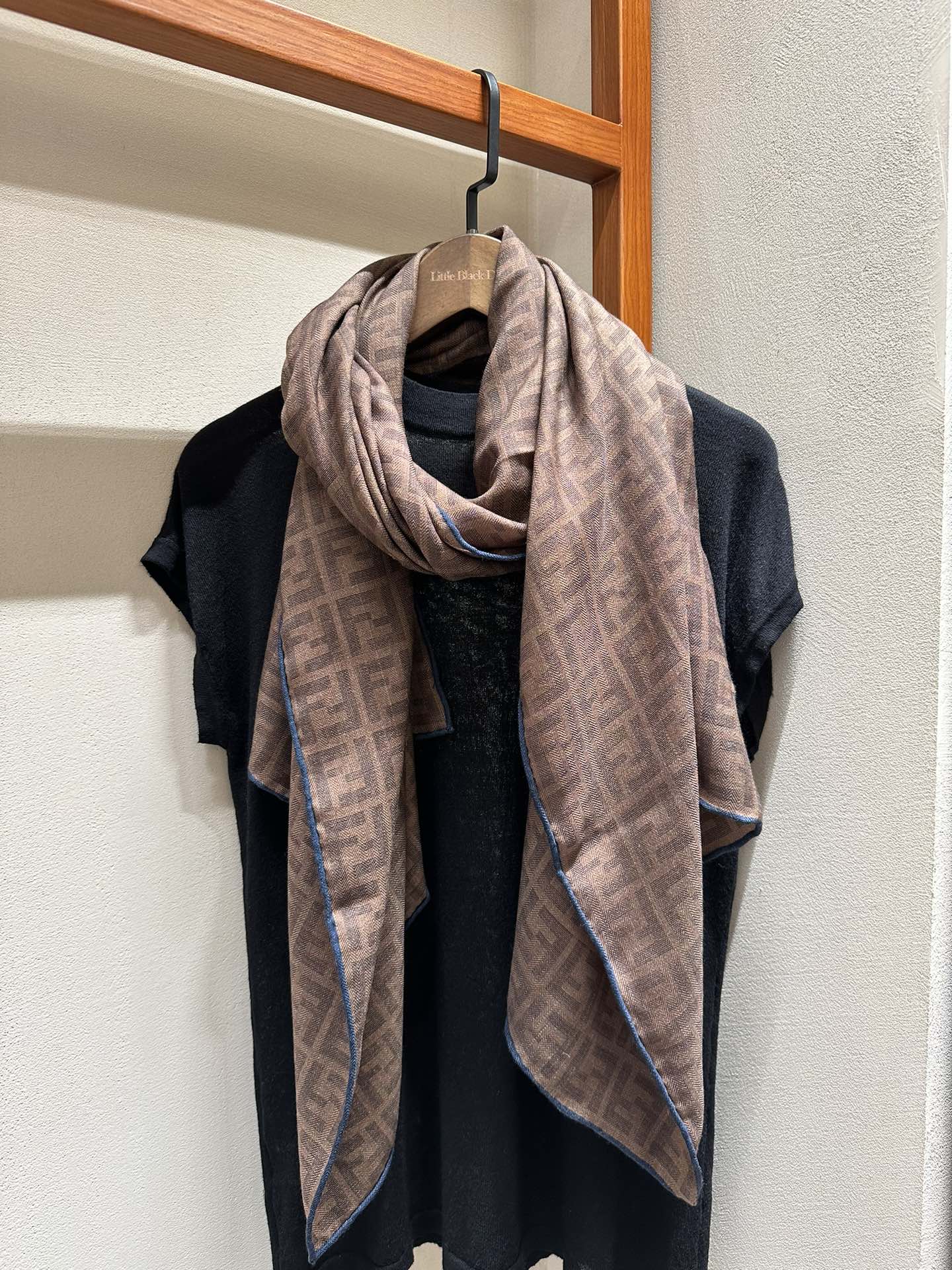 Luxury FendiFF SHAWL 185 CM IN COFFEE BROWN SILK AND WOOL WITH BLUE BORDER 413672