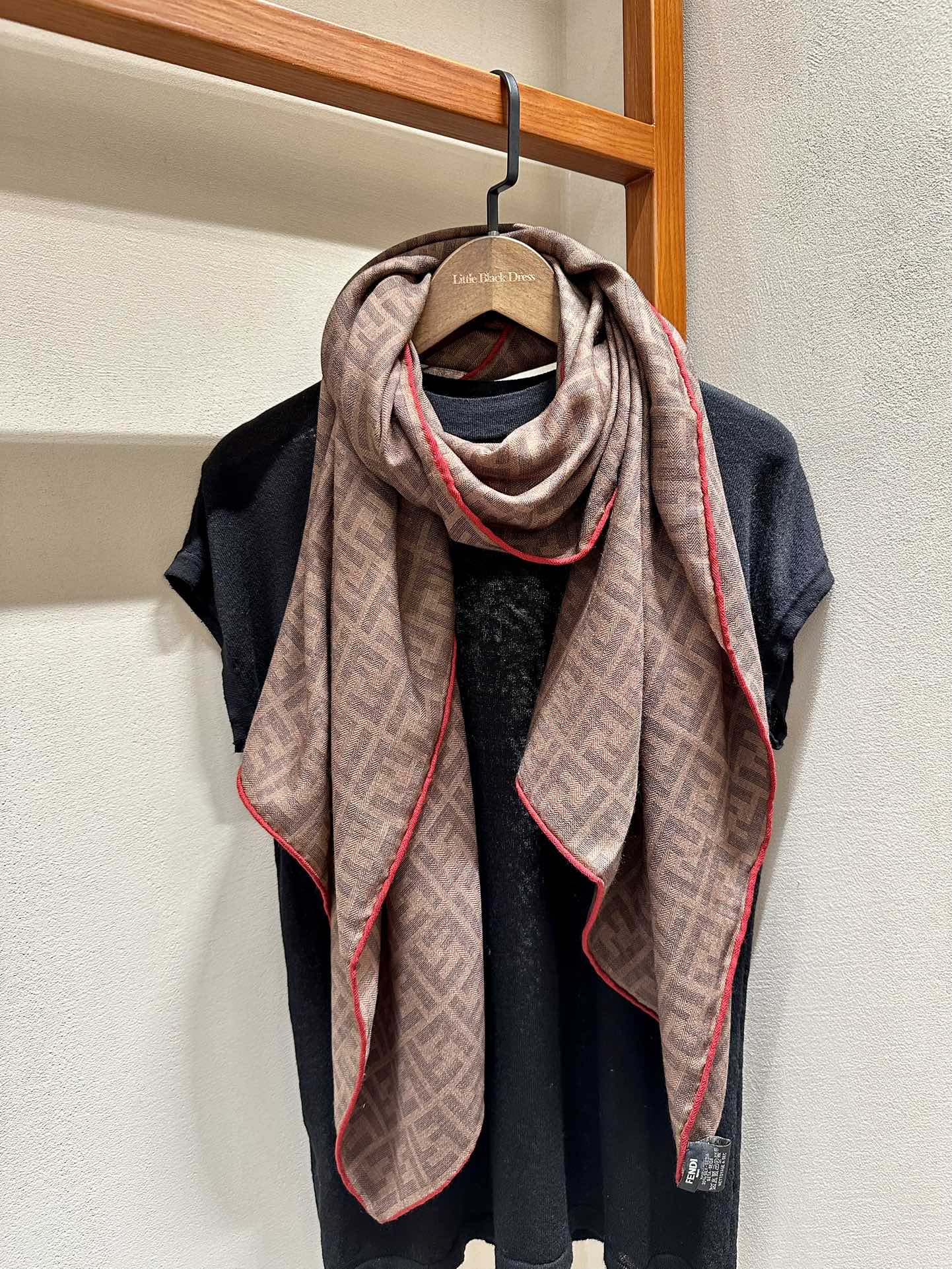 Luxury FendiFF SHAWL 185 CM IN COFFEE BROWN SILK AND WOOL WITH RED BORDER 413673