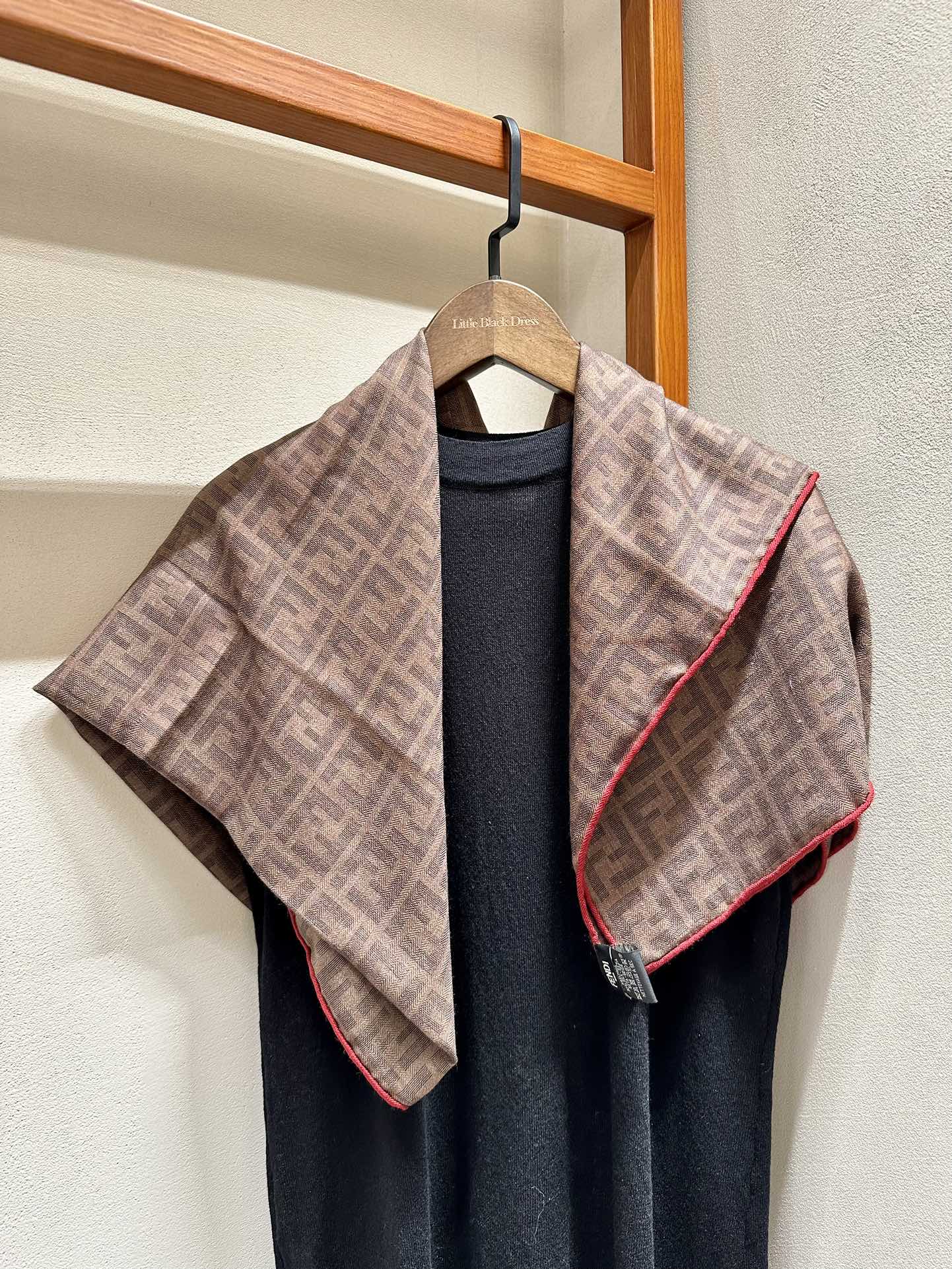 Luxury FendiFF SHAWL 185 CM IN COFFEE BROWN SILK AND WOOL WITH RED BORDER 413673