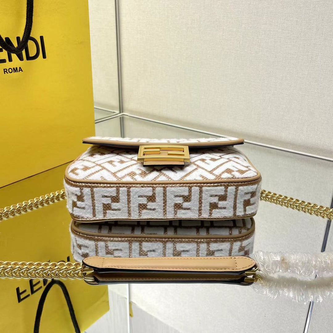 Luxury FendiBAGUETTE 24 IN WHITE WOOL AND CAMEL BROWN RAFFIA CALFSKIN TRIM