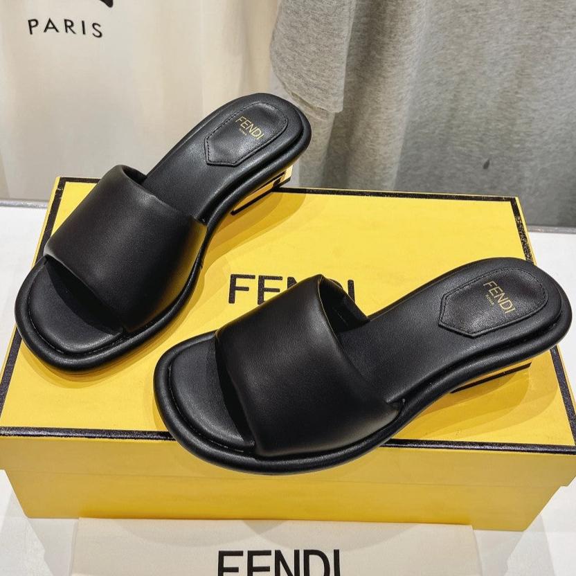 Luxury FendiLuxury FendiBAGUETTE MEDIUM-HEEL SANDALS 45 MM IN BLACK CALFSKIN
