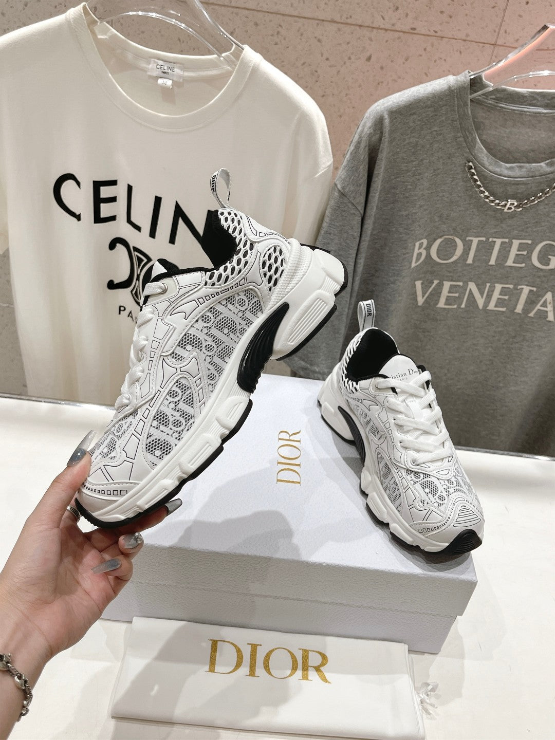 Luxury DiorVibe Sneaker White Black Polyester Mesh Fabric And Cowhide