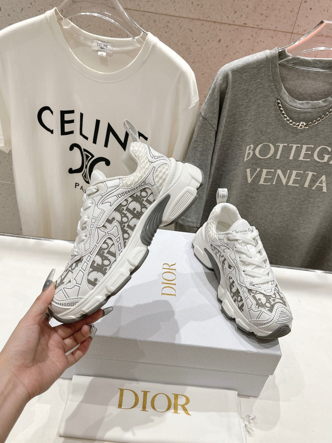 Luxury DiorVibe Sneaker White Grey Polyester Mesh Fabric And Cowhide